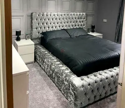 Elegant Shinny Velvet Tuffed King Size Bed Frames