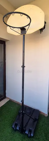 Portable basketball hoop (height 5.5-7.5 ft)