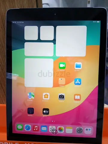 Apple Ipad 6, 128gb with charging cable