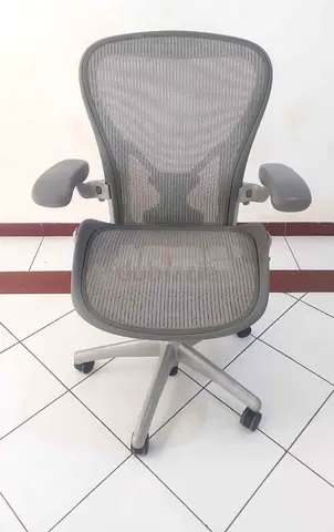 .Herman Miller Aeron Classic Chair Silver Color Full Option Size C