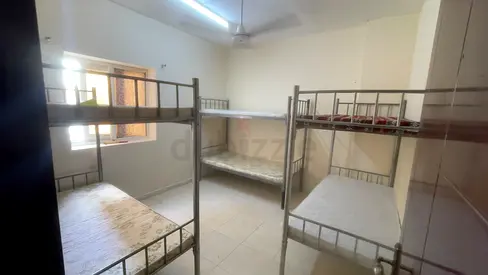 MEN BEDSPACE AVAILABLE FOR MEN. NEAR DAY TO DAY MUWAILAH