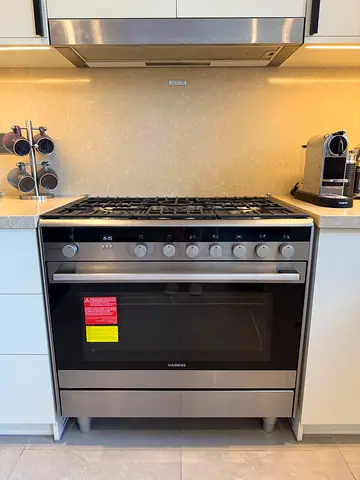 Siemens 90cm iQ100 Gas Cooker (5 Burners) Siemens 5-Burner Gas Cooker (HG73G8357M)