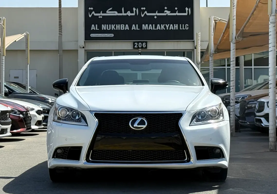 Lexus LS-Series 2015 — photo 1 of 17