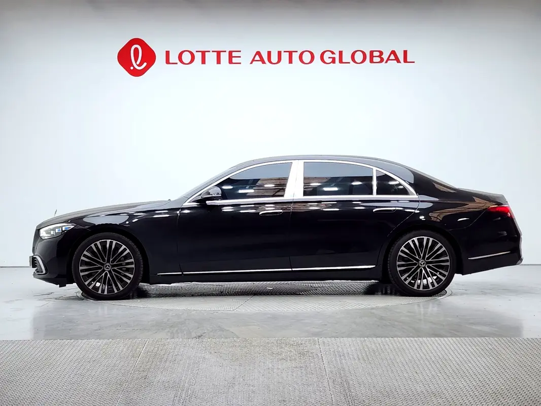 Mercedes-Benz S-Class 2024 — photo 1 of 20