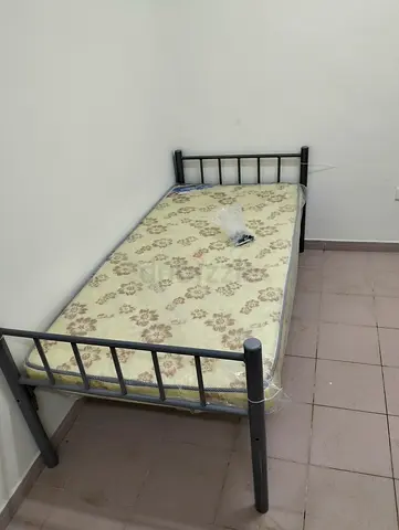 Single bed selling brand new