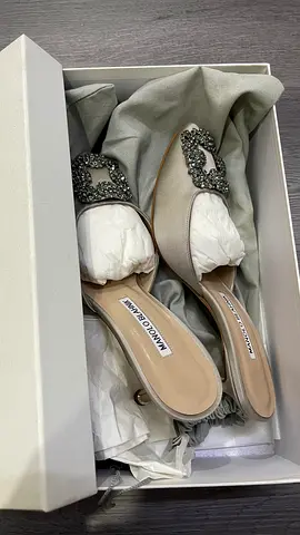 Authentic Manolo Blahnik Hangisi 70 Metallic Grey Satin Mules – Size 36