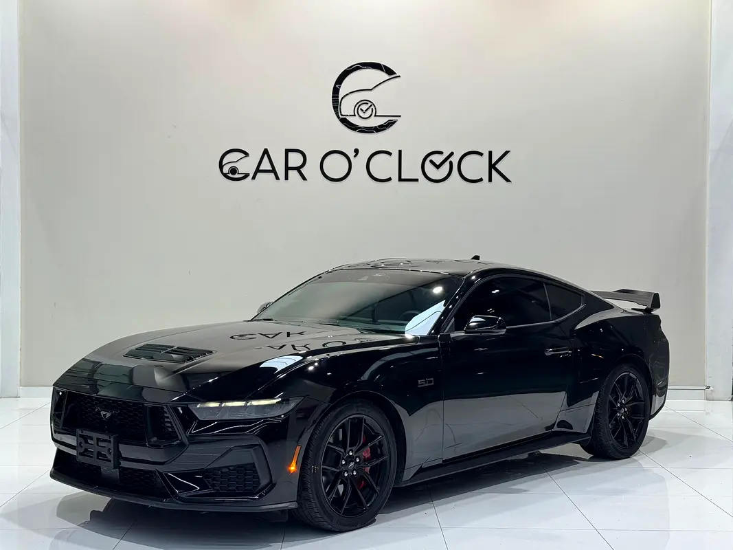 Ford Mustang 2024 — photo 1 of 9