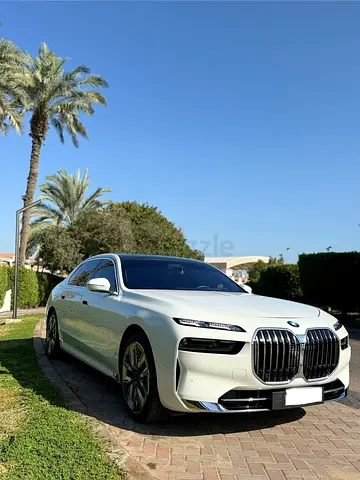 White BMW 7-Series