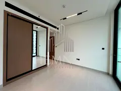Vacant | Boulevard view | Spacious