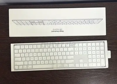 Apple magic keyboard with touch ID and numeric pad with USB-C MXK73LL