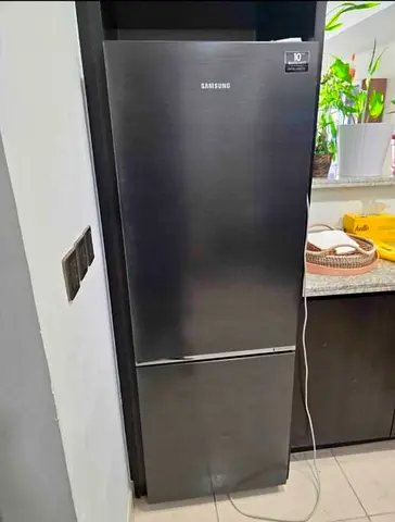 Selling Samsung Fridge with bottom freezer