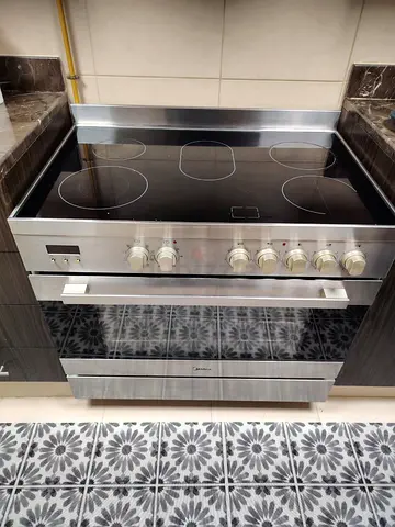 Stainless Steel Oven with Ceramic Cooktop