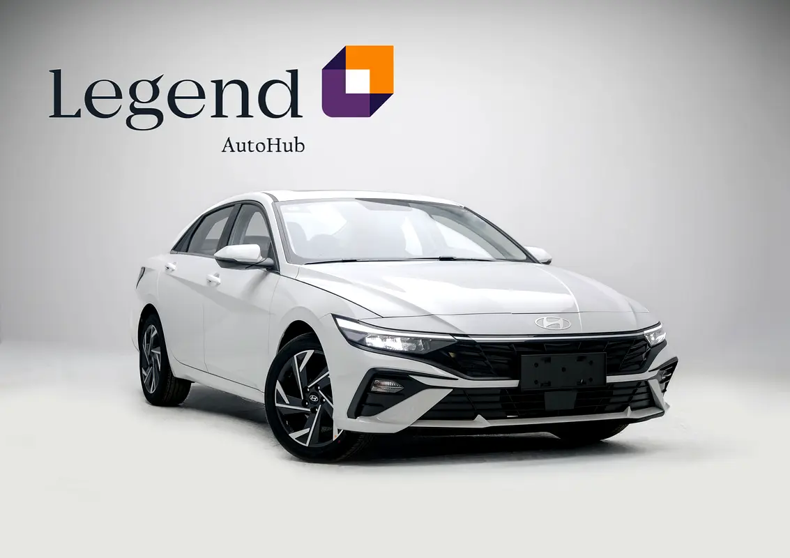 Hyundai Elantra 2025 — photo 1 of 20
