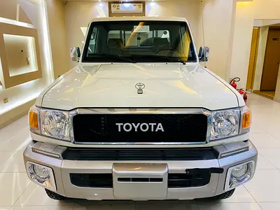 للبيع تويوتا لاند كروزر بيك اب موديل 2022 مواصفات خليجية