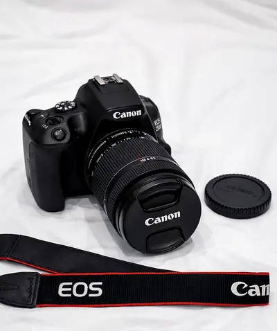 Canon EOS 250D + 18-55mm Lens – Excellent Condition