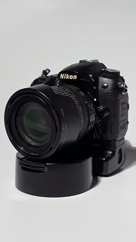 Best Deal Nikon D7000 With kit lens, battery grip first owner
