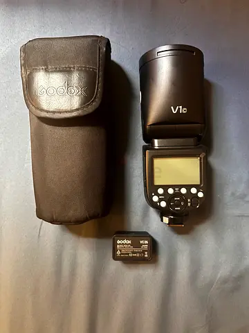 Godox V1C Round Head TTL Flash for Canon, Excellent Condition Price: AED 550