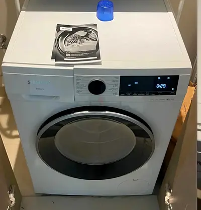 Selling Siemens washing machine and dryer combined 9 by 6 kg