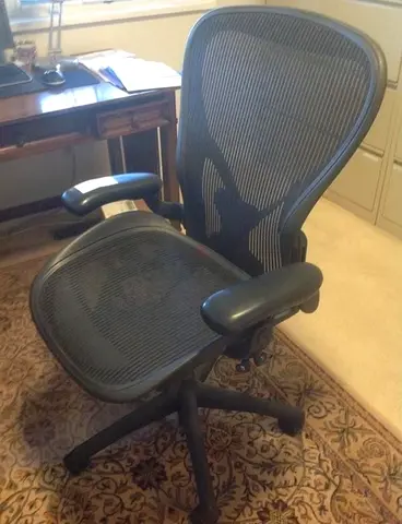 Herman Miller Aeron Size C Version Classic Chair fully loaded