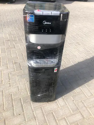 Bottom load water dispenser