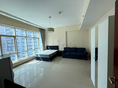 BIG MASTER ROOM GOOD QUALITY FOR A LADEIS ONLY