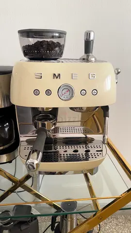 Smeg Espresso Machine - Perfect for Coffee Lovers
