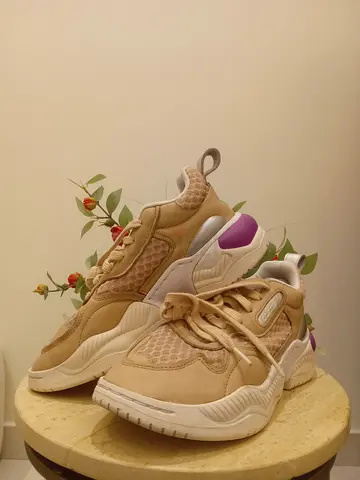 Womens Adidas sneakers