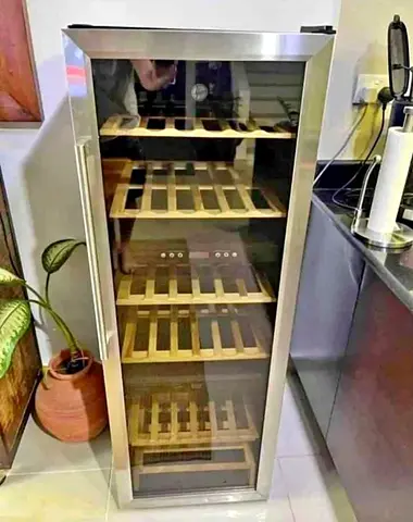 hoover wine fridge dual temprature 72 bottles new model perfect conditon perfect working