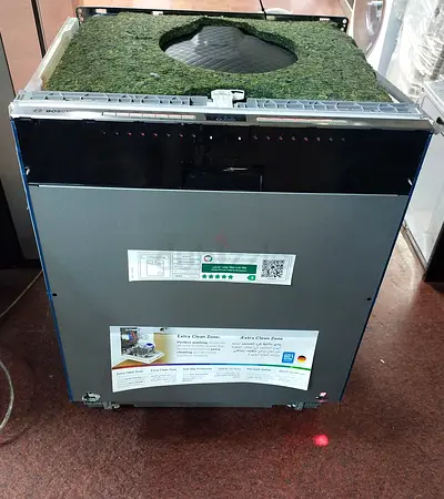 Bosch Built-in Series 4 integrated 3 Racks Dishwasher (Model SMV4HMX65M/01) Same like new Condition.
