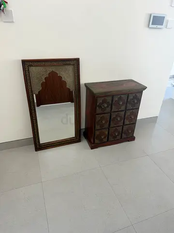 Elegant Wooden drawers and Mirror Set for home entrance