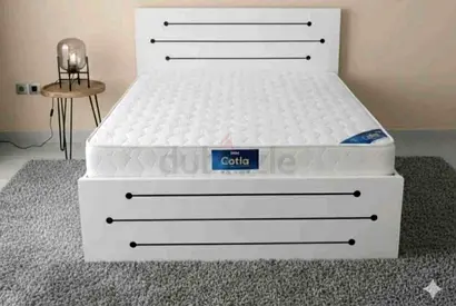 Modern Bed Frame with Mattress 150x190 cm