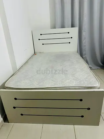 Simple and Elegant Bed Frame with Mattress