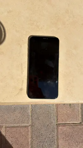 Black iPhone 11 Pro Max  needs to be fixed it was under the water