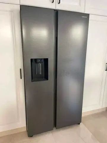 Samsung Side-by-Side Refrigerator with water depanser and ice maker fridge insde tank easy fill