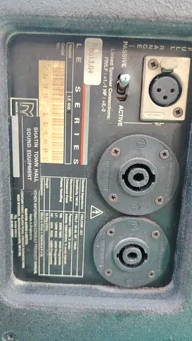 9 speakers of Martin Audio LE400