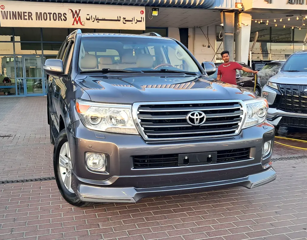 Toyota Land Cruiser 2015 — photo 1 of 20