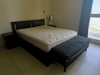 Bed queen size with hotel mattress