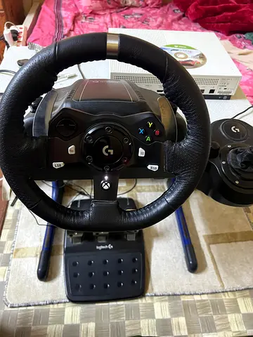 Logitech Racing Wheel and Pedals and xbox one s and fh5 cd
