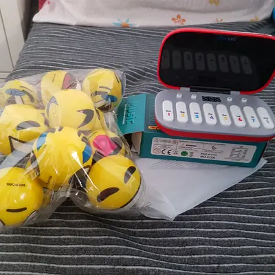 Fun Emoji Ball Challenge Set