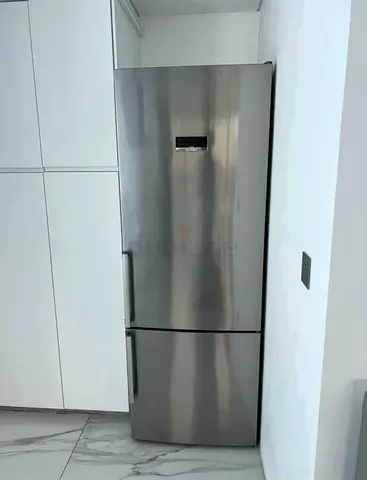 Bosch fridge freezer Stainless Steel Refrigerator in Excellent Condition, free delivery