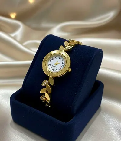 Elegant Gold Leaf Bracelet Watch