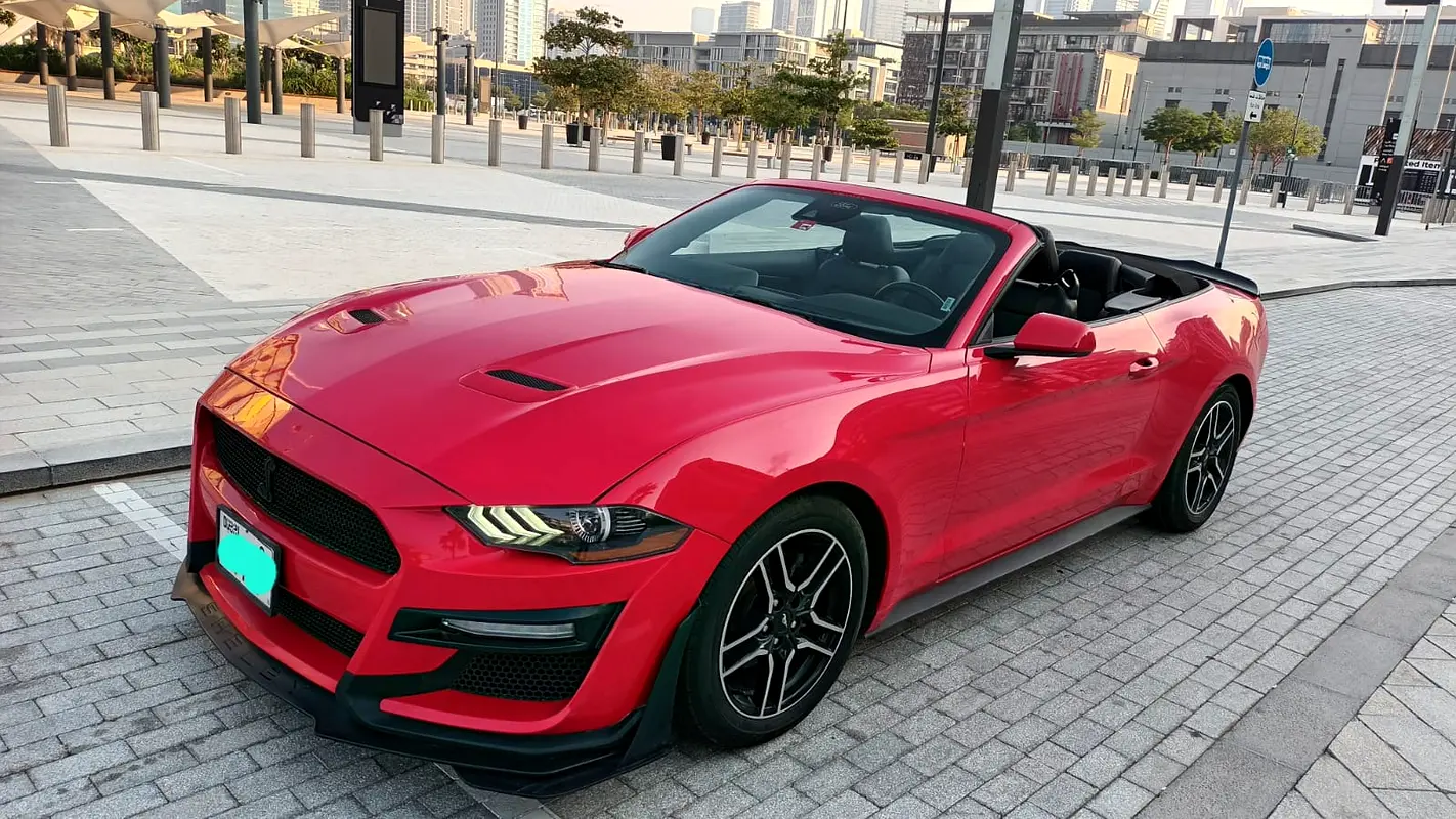 Ford Mustang 2021 — photo 1 of 9