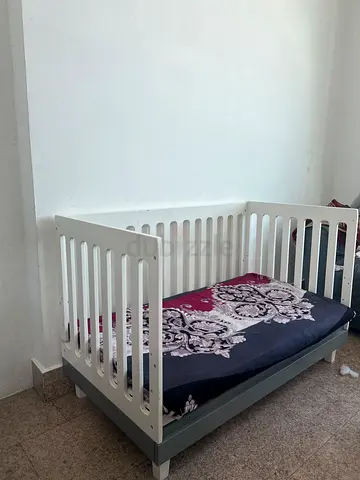 Baby Crib bed with safety door for Sale