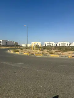 Excellent residential opportunity: Corner plot on two streets, 18 meters wide, near the mosque