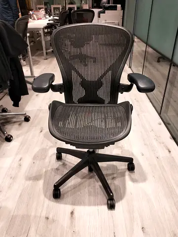 For selling Herman Miller Aeron chair good condition same look new one available