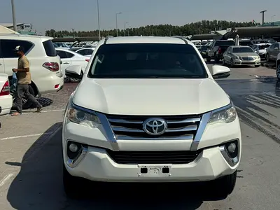 Toyota fortuner 2018 white color GCC calen car