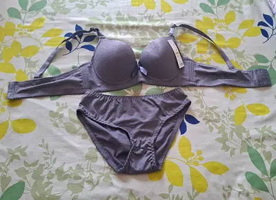 New bra set. Size 40