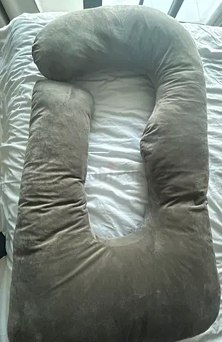Mumcozy pregnancy pillow - like new