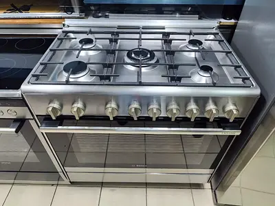 BOSCH full gasss 5 BURNER  cooking range 90x60 stove full heavy duety cooker