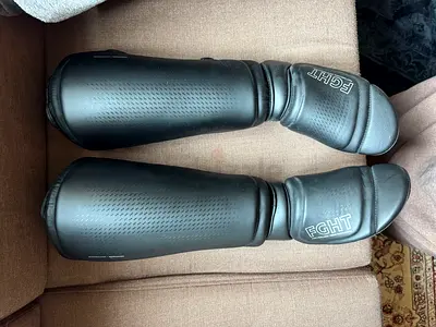 Outshock 900 Muay Thai Shin Guards – Size Large (Top Pro Model)